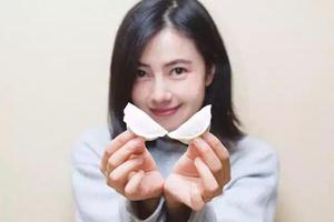 立冬啦！高圆圆拿饺子卖萌甜美露笑