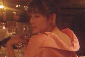 张雨绮懒理与前夫流言晒美照侧颜妩媚