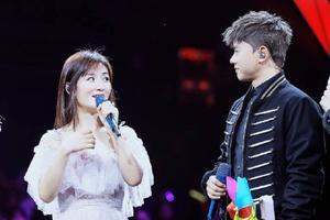 谢娜张杰再携手情歌对唱超甜蜜