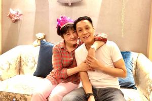 冯远征晒与太太合照庆祝银婚