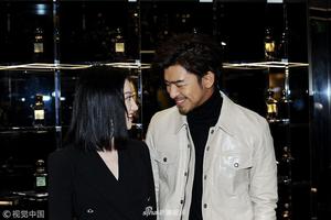 景甜陈柏霖甜笑对视 网友喊话张继科