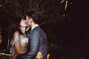 贾静雯修杰楷烟火下亲吻浪漫唯美