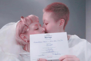 19岁小龙女宣布结婚！社交网恩爱秀不停