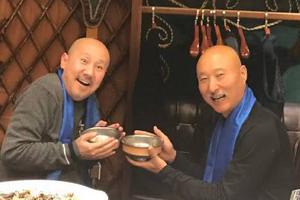 腾格尔与陈佩斯同框 两光头似双胞胎