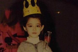 新疆小仙女哈妮克孜童年照曝光似洋娃娃