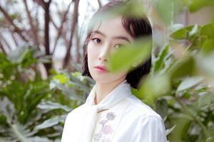 宋茜曝古典风格写真温柔淡雅气质迷人