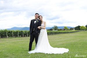 余文乐娇妻王棠云晒婚礼照庆祝周年纪念