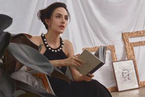 刘烨晒妻子九宫格美照称:"被媳妇美哭"