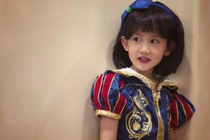 黄磊老婆孙莉晒小女儿近照乖巧可爱