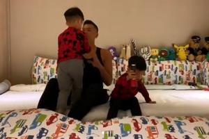 黑人深情飙歌！双胞胎拼命逃走笑翻网友