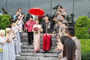 江若琳与萧润邦香港大婚着中式礼服