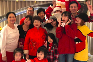 小S全家福妈妈婆婆同框 大女儿长腿吸睛