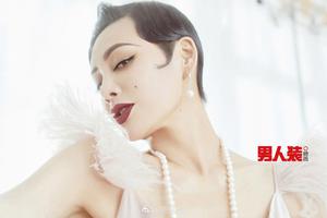 46岁宁静登《男人装》 性感秀事业线