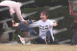 张雨绮带儿女玩耍温馨幸福未见袁巴元