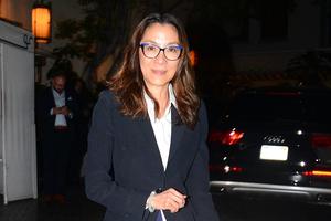 杨紫琼素面朝天现身洛杉矶对镜头挥手