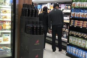 玄彬孙艺珍逛超市恋情曝光