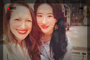 刘亦菲分享美照浅笑明艳动人