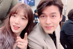 朴信惠晒合体玄彬庆祝新剧杀青照