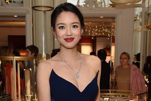 “世姐”张梓琳深V性感大秀事业线