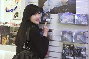 真冻龄女神!周慧敏晒近照皮肤白皙