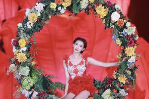 44岁林志玲登春晚 “水上芭蕾”难度破表