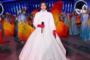 baby春晚献唱仙气十足 风吹秀发画面超美