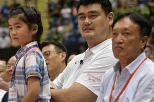 8岁姚明女儿正脸照甜美可爱