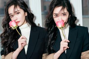 杨幂手持玫瑰西装拼接风衣帅气利落