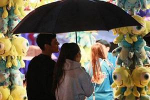 郭碧婷向佐游乐场约会狂撒糖