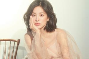 人妻宋慧乔登杂志封面气质柔美春意浓