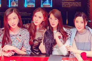 方媛挺孕肚参加聚会与网红姐妹合影撞脸