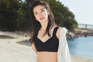 李冰冰生日拍性感泳装大片秀蜂腰长腿