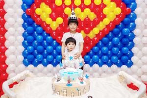 黄圣依大儿子庆生照曝光兄弟俩萌帅十足