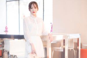 陈乔恩晒超细高跟鞋 自侃：好佩服我自己