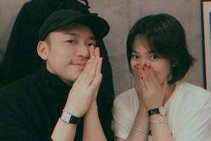 戒指呢？宋慧乔与男友人合影未戴婚戒