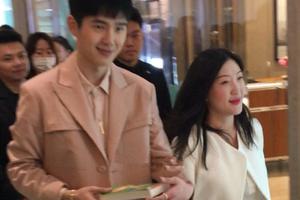 你们都是魔鬼吗？刘昊然获粉丝送英语书