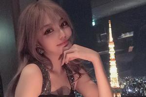 罗志祥女友金发黑裙晒美照 事业线隐现