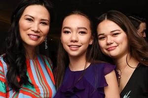 邓文迪千金为父庆生 默多克送百亿资产