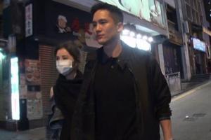 阿Sa与百亿男友深夜漫步十指紧扣