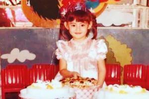 张柏芝晒童年照为妈妈庆生