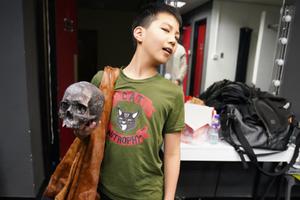 胡军妻子晒儿子康康近照身材挺拔