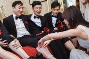 王思聪参加婚礼被撕腿毛灌老陈醋