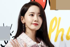 少女时代允儿否认整容后首亮相美貌不变