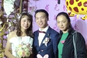 姚晨素颜低调现身友人婚礼亲和力十足