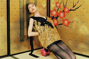 秦舒培大片瘦成皮包骨 超高发际线惊人