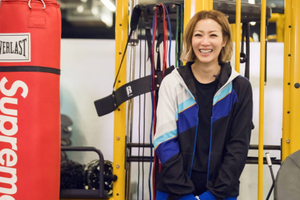 郑秀文近照曝光 带乐华七子健身灿笑状态好