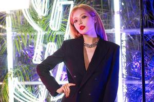 泫雅美国写真公开 身材超辣红唇魅惑