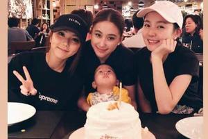何超莲获邓紫棋等提前庆生 恋爱幸福挂脸上
