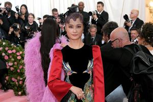 Metgala红毯李宇春孔雀刺绣裙美炸