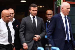 贝克汉姆开车玩手机被禁驾半年 听证会愁眉难展